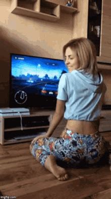 tiny twerk|Young Twerk GIFs .